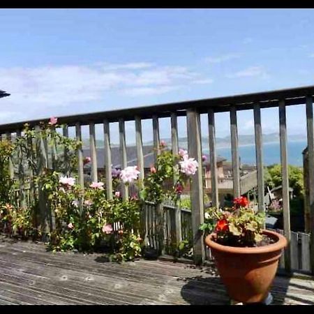 Fantastic Spacious House With Beautiful Panoramic Views Of The Bay Only A Few Minutes Walk From Beach Harbour And Restaurants This House Has 3 Bedrooms 3 Bathrooms And 2 Lovely Sitting Rooms Lyme Regis Dış mekan fotoğraf