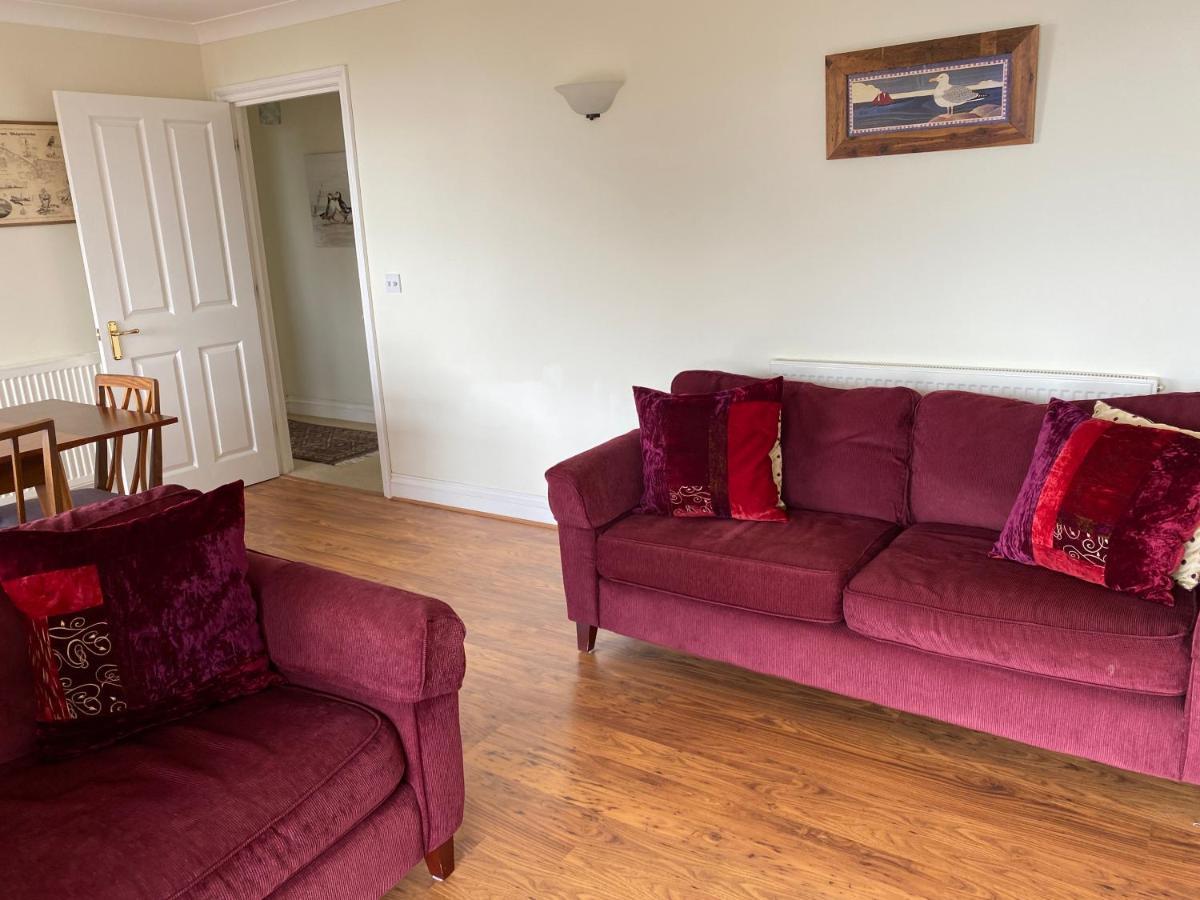 Fantastic Spacious House With Beautiful Panoramic Views Of The Bay Only A Few Minutes Walk From Beach Harbour And Restaurants This House Has 3 Bedrooms 3 Bathrooms And 2 Lovely Sitting Rooms Lyme Regis Dış mekan fotoğraf